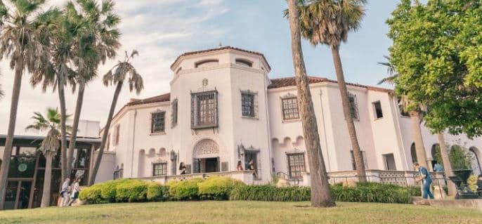 Alamo Heights or Olmos Park neighborhood